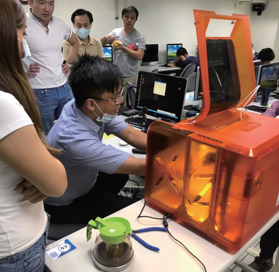 導入雲端工業繪圖與 3D 列印設備,貼近智慧製造現場需求。